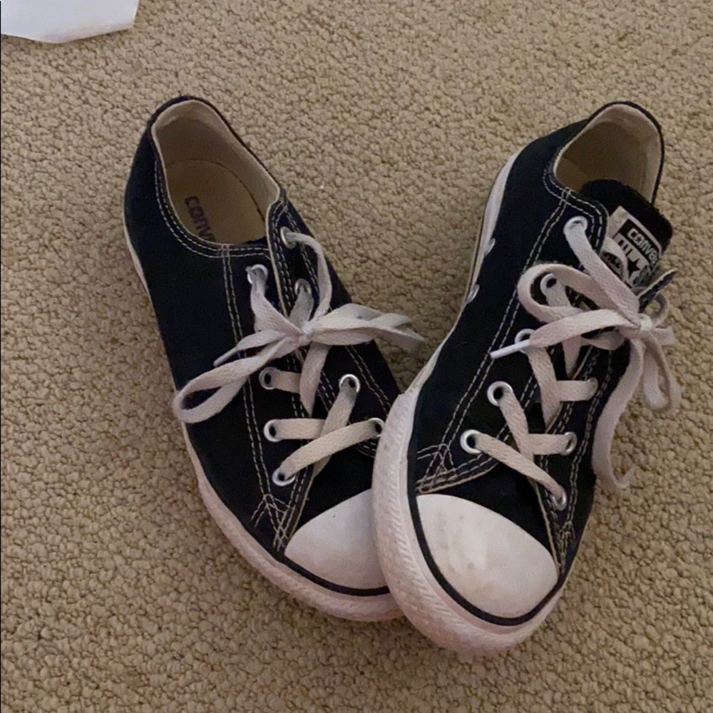Black converse sneaker
